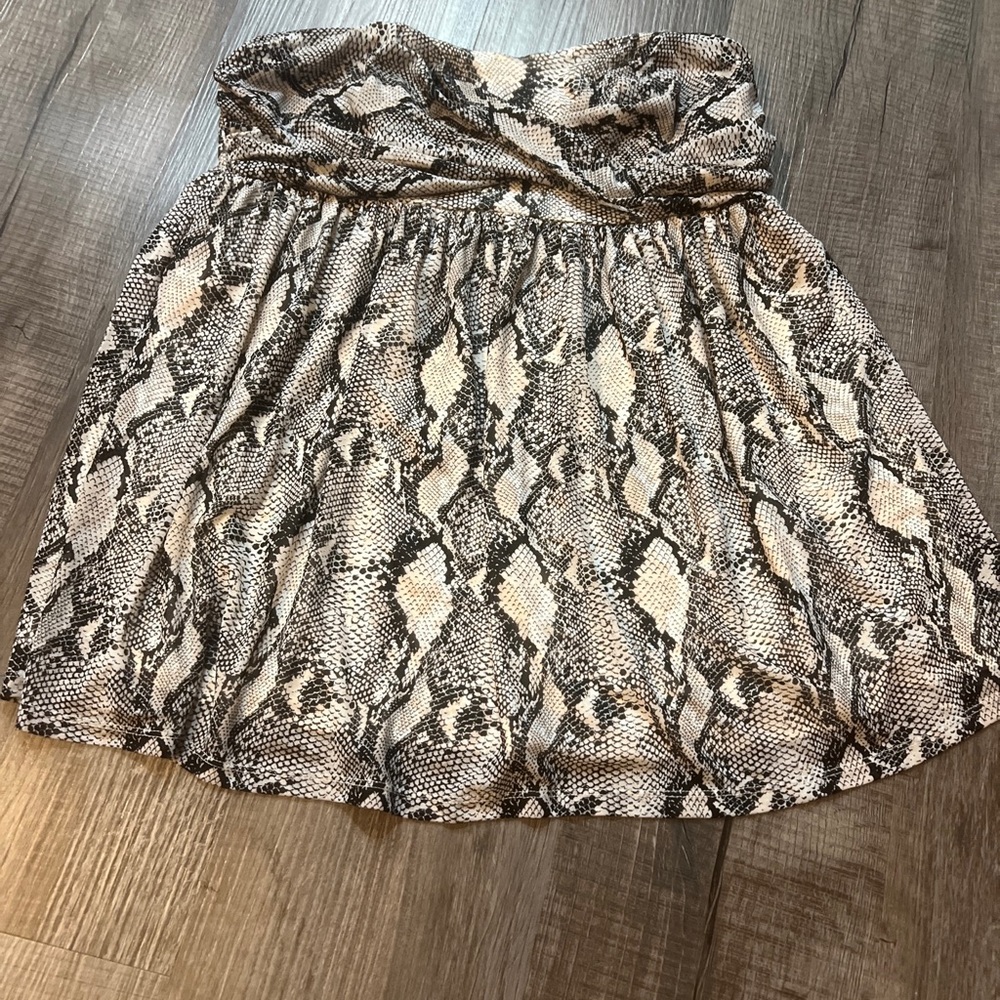 NWT Torrid Snakeskin Print Strapless Babydoll Tunic #12783676, Size M/L, 10 flaw